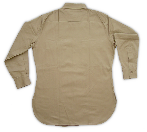 Rear view of the khaki cotton shirt. The shirt featured a front button placket, standing and falling collar, shirt‐style cuffs, mitered pockets and flaps, and a rear yoke.  The khaki shirt would go through several changes during WW2. However, the earliest version of the shirt, shown here, is easy to identify due to its distinctive front button placket.