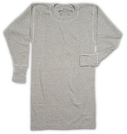 50% wool 50% cotton undershirt for use in cold regions (Federal Specification JJ‐U‐517, 26 October 1936). This undershirt was medium weight, rib knitted, with a high military collarette neck, and a hemmed bottom. The body was seamless with arms and wristlets being attached in separate pieces. Undergarments of this time were gray and white in color, however the Army referred to these garments as white or sometimes natural gray. The color was changed to olive‐drab in early 1943.